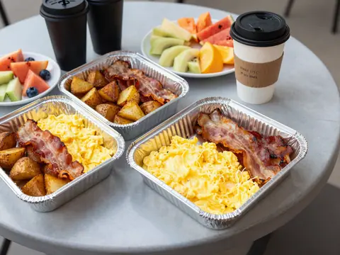 Breakfast catering in foil trays
